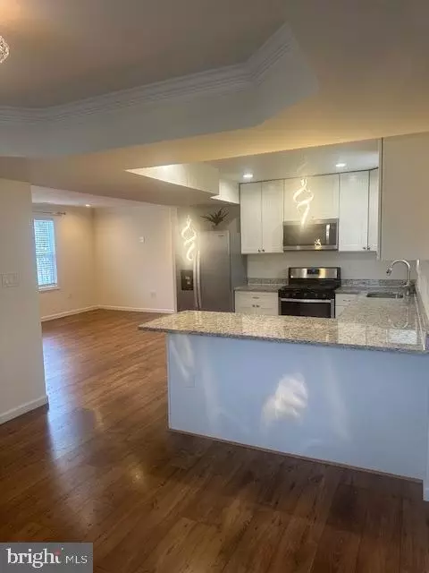 Kitchen - 162 Martin Dr, Manassas Park, VA 20111 photo 8 of 9