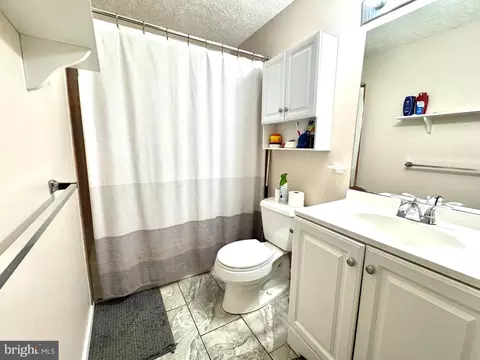 Bath - 9040 Saint Steven Ct, Manassas Park, VA 20111 photo 2 of 2