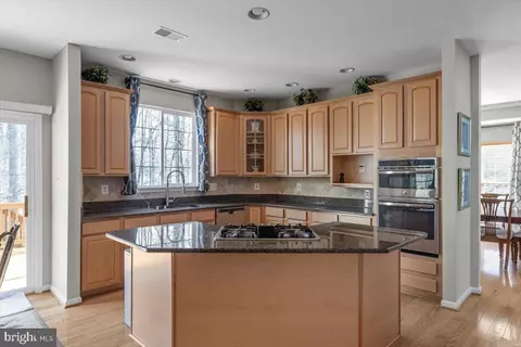9306 Eagle Ct, Manassas Park, VA 20111 photo 12