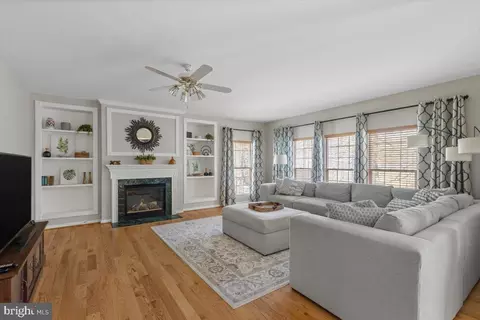 9306 Eagle Ct, Manassas Park, VA 20111 photo 19