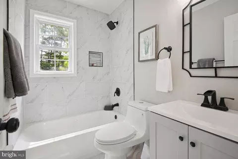 Bath - 108 Kent Dr, Manassas Park, VA 20111 photo 1 of 1