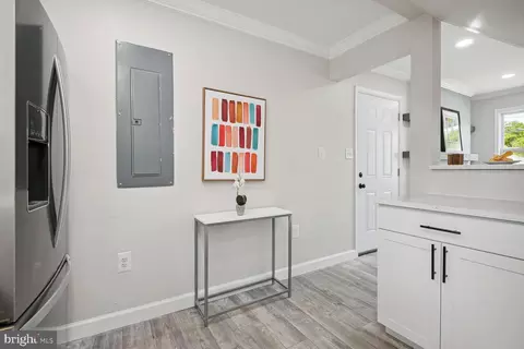 Entry Way - 108 Kent Dr, Manassas Park, VA 20111 photo 3 of 4