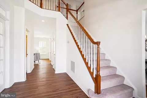9407 Primrose Ln, Manassas Park, VA 20111 photo 2