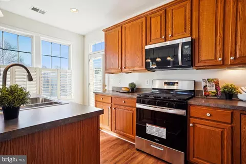 9407 Primrose Ln, Manassas Park, VA 20111 photo 7