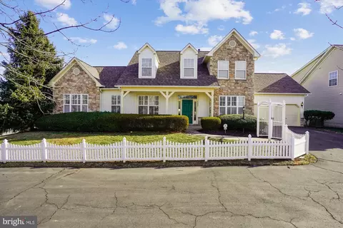 9407 Primrose Ln, Manassas Park, VA 20111