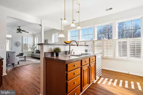 9407 Primrose Ln, Manassas Park, VA 20111 photo 8