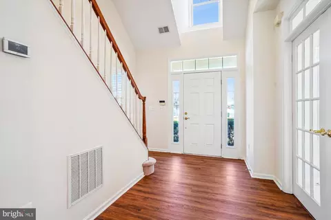 9407 Primrose Ln, Manassas Park, VA 20111 photo 3