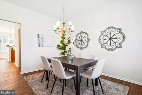 9407 Primrose Ln, Manassas Park, VA 20111 photo 4