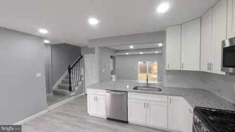 8634 Sumter Ct, Manassas Park, VA 20111 photo 11