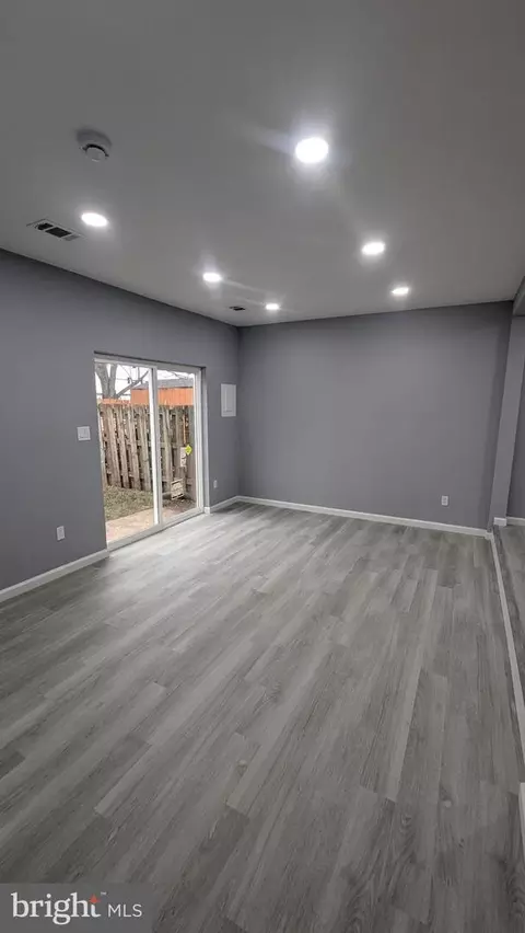 8634 Sumter Ct, Manassas Park, VA 20111 photo 13