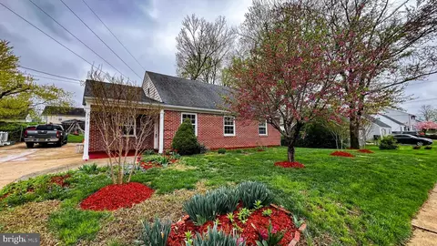 215 Manassas Dr, Manassas Park, VA 20111