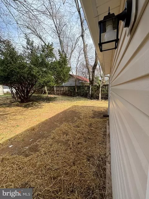 Exterior - 118 Cabbel Dr, Manassas Park, VA 20111 photo 3 of 10