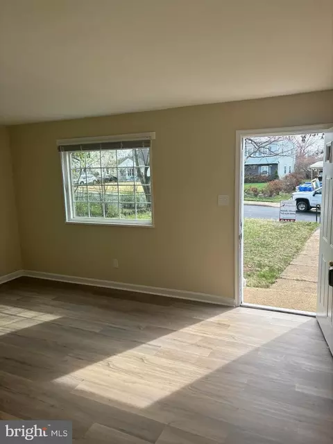 Living - 118 Cabbel Dr, Manassas Park, VA 20111 photo 1 of 1