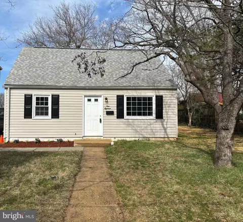 118 Cabbel Dr, Manassas Park, VA 20111