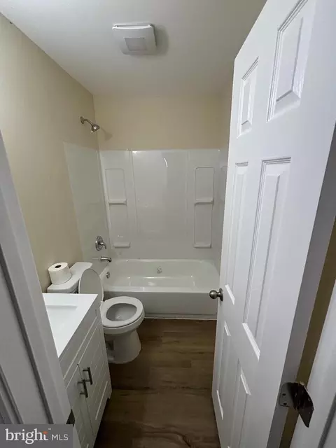 Bath - 118 Cabbel Dr, Manassas Park, VA 20111 photo 3 of 3