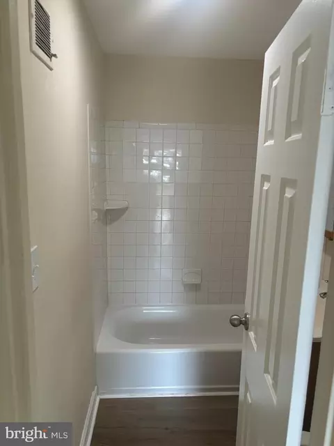 Bath - 118 Cabbel Dr, Manassas Park, VA 20111 photo 1 of 3