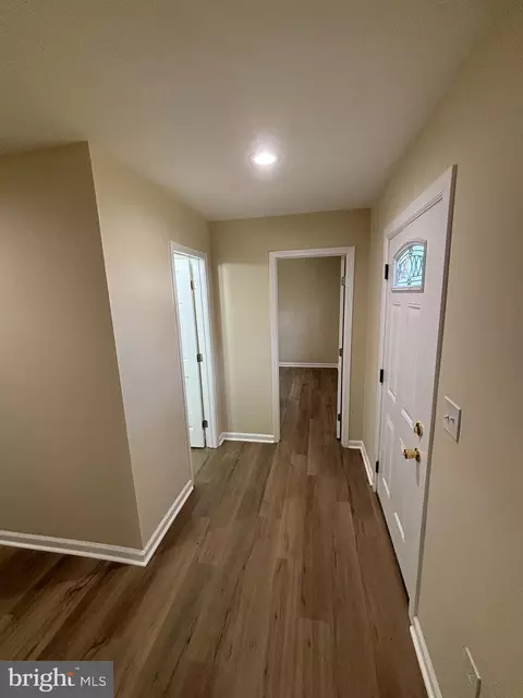 Entry Way - 118 Cabbel Dr, Manassas Park, VA 20111 photo 3 of 5