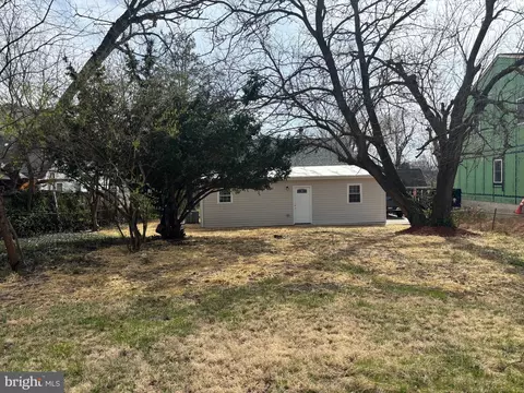 Exterior - 118 Cabbel Dr, Manassas Park, VA 20111 photo 6 of 10