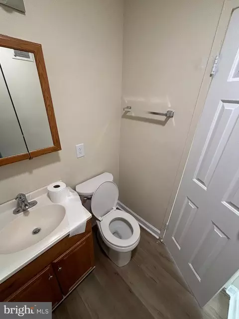 Bath - 118 Cabbel Dr, Manassas Park, VA 20111 photo 2 of 3