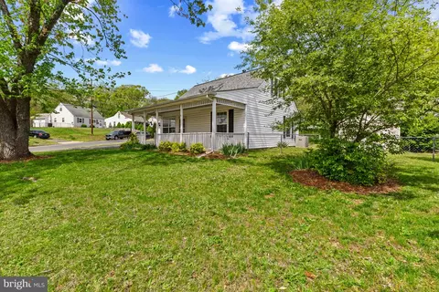 Exterior - 238 Cabbel Dr, Manassas Park, VA 20111 photo 2 of 7