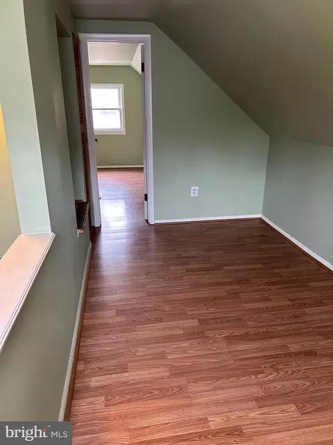 Entry Way - 159 Kent Dr, Manassas Park, VA 20111 photo 5 of 9