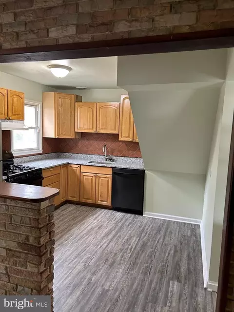 Kitchen - 159 Kent Dr, Manassas Park, VA 20111 photo 1 of 3