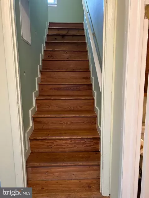 Entry Way - 159 Kent Dr, Manassas Park, VA 20111 photo 3 of 9