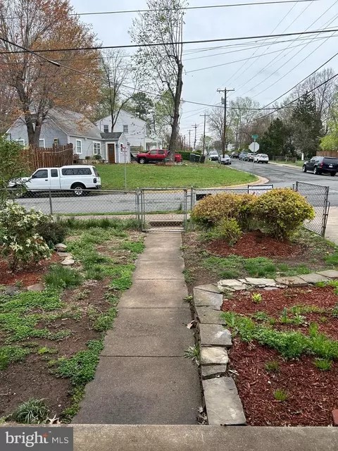 Exterior - 159 Kent Dr, Manassas Park, VA 20111 photo 3 of 7