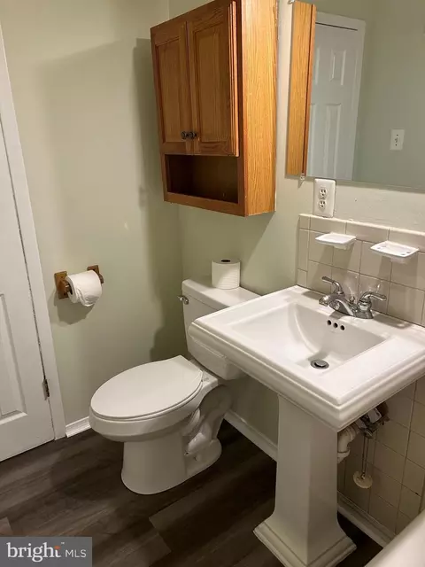 Bath - 159 Kent Dr, Manassas Park, VA 20111 photo 1 of 2