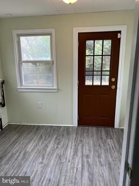 Entry Way - 159 Kent Dr, Manassas Park, VA 20111 photo 2 of 9