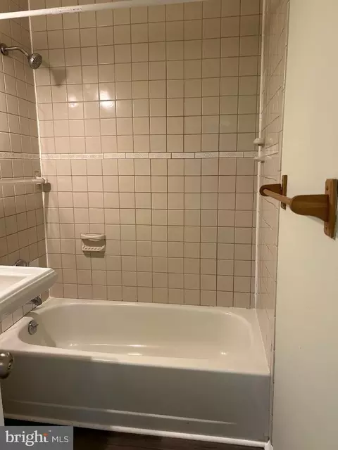 Bath - 159 Kent Dr, Manassas Park, VA 20111 photo 2 of 2