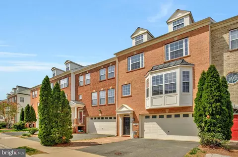 9786 Corbett Pl, Manassas Park, VA 20111 photo 4