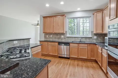 9786 Corbett Pl, Manassas Park, VA 20111 photo 13