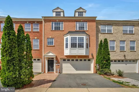 9786 Corbett Pl, Manassas Park, VA 20111 photo 2