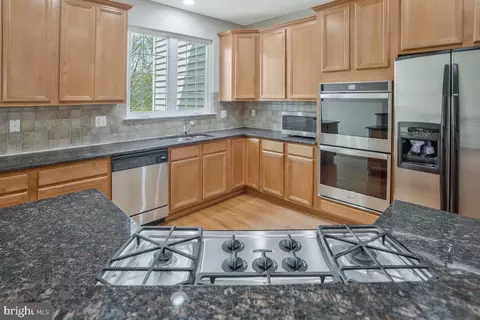 9786 Corbett Pl, Manassas Park, VA 20111 photo 8