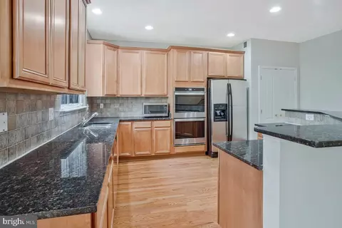 9786 Corbett Pl, Manassas Park, VA 20111 photo 11