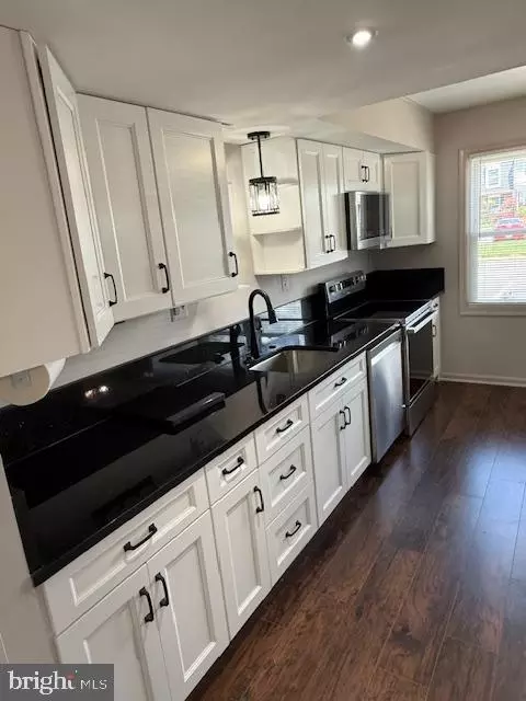 8317 Sunnyside Ct, Manassas Park, VA 20111 photo 2