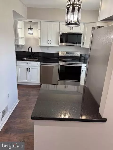 8317 Sunnyside Ct, Manassas Park, VA 20111 photo 3