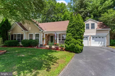 9319 Paul Dr, Manassas Park, VA 20111