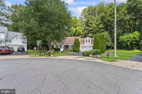 9319 Paul Dr, Manassas Park, VA 20111 photo 3