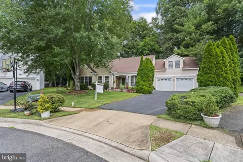 9319 Paul Dr, Manassas Park, VA 20111 photo 2