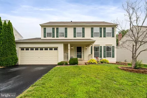 9235 Stephanie St, Manassas Park, VA 20111