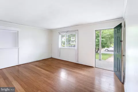 Living - 135 Cabbel Dr, Manassas Park, VA 20111 photo 1 of 7