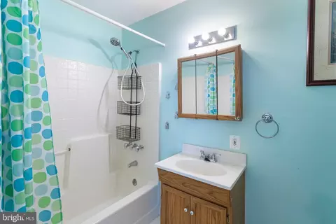 Bath - 135 Cabbel Dr, Manassas Park, VA 20111 photo 1 of 1