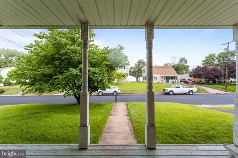 Exterior - 135 Cabbel Dr, Manassas Park, VA 20111 photo 3 of 4
