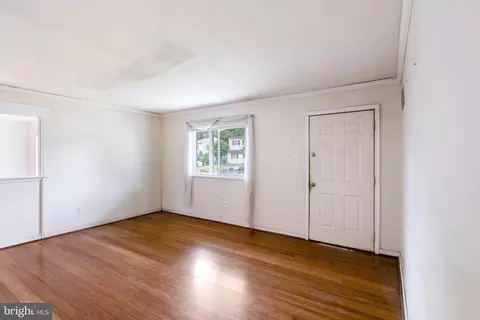 Living - 135 Cabbel Dr, Manassas Park, VA 20111 photo 3 of 7