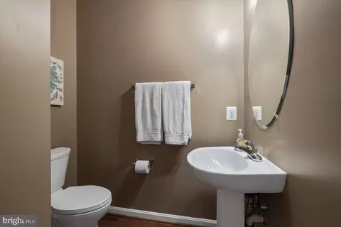 Bath - 9308 Eagle Ct, Manassas Park, VA 20111 photo 1 of 4