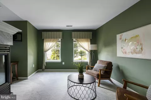 Living - 9308 Eagle Ct, Manassas Park, VA 20111 photo 4 of 6