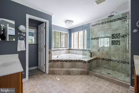 Bath - 9308 Eagle Ct, Manassas Park, VA 20111 photo 3 of 4