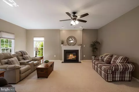 Living - 9308 Eagle Ct, Manassas Park, VA 20111 photo 2 of 6